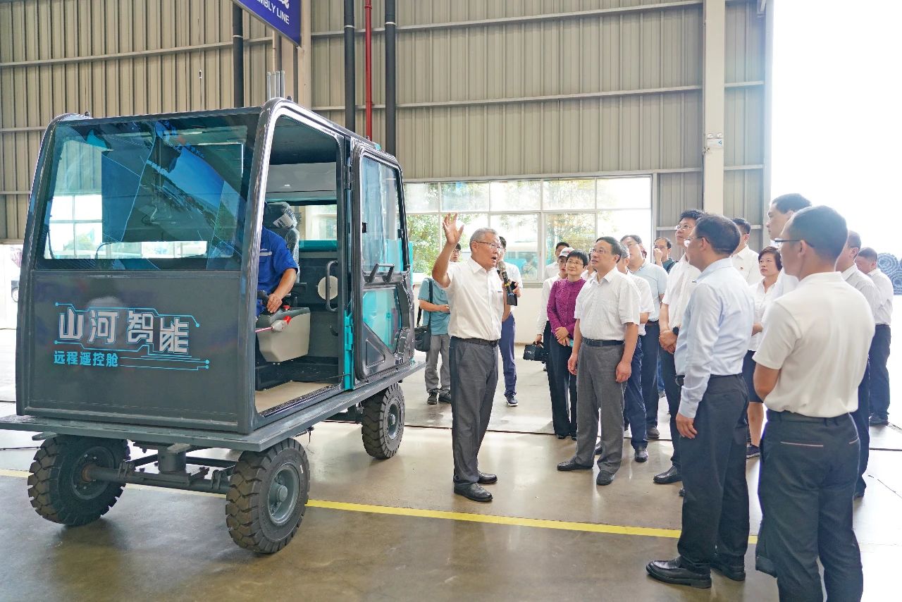 国家统计局总经济师毛盛勇率团调研考察龙8头号玩家智能