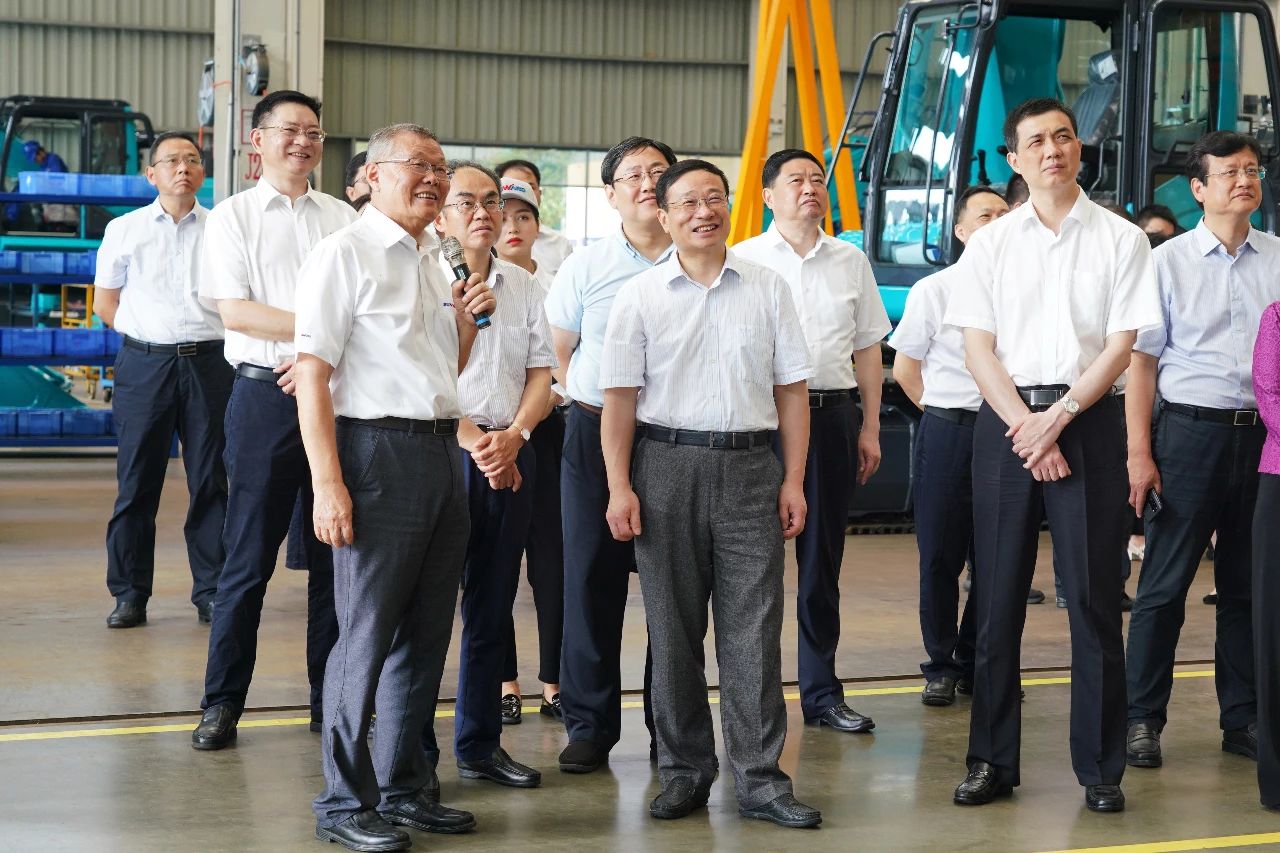 国家统计局总经济师毛盛勇率团调研考察龙8头号玩家智能