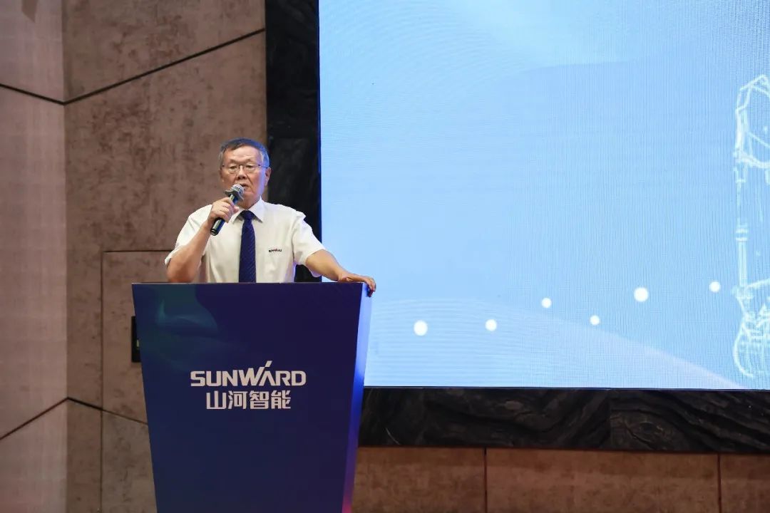 “同心同梦，，，，，，协力拼搏” ——龙8头号玩家智能2021年挖掘机经销商半年度谋划事情聚会圆满召开