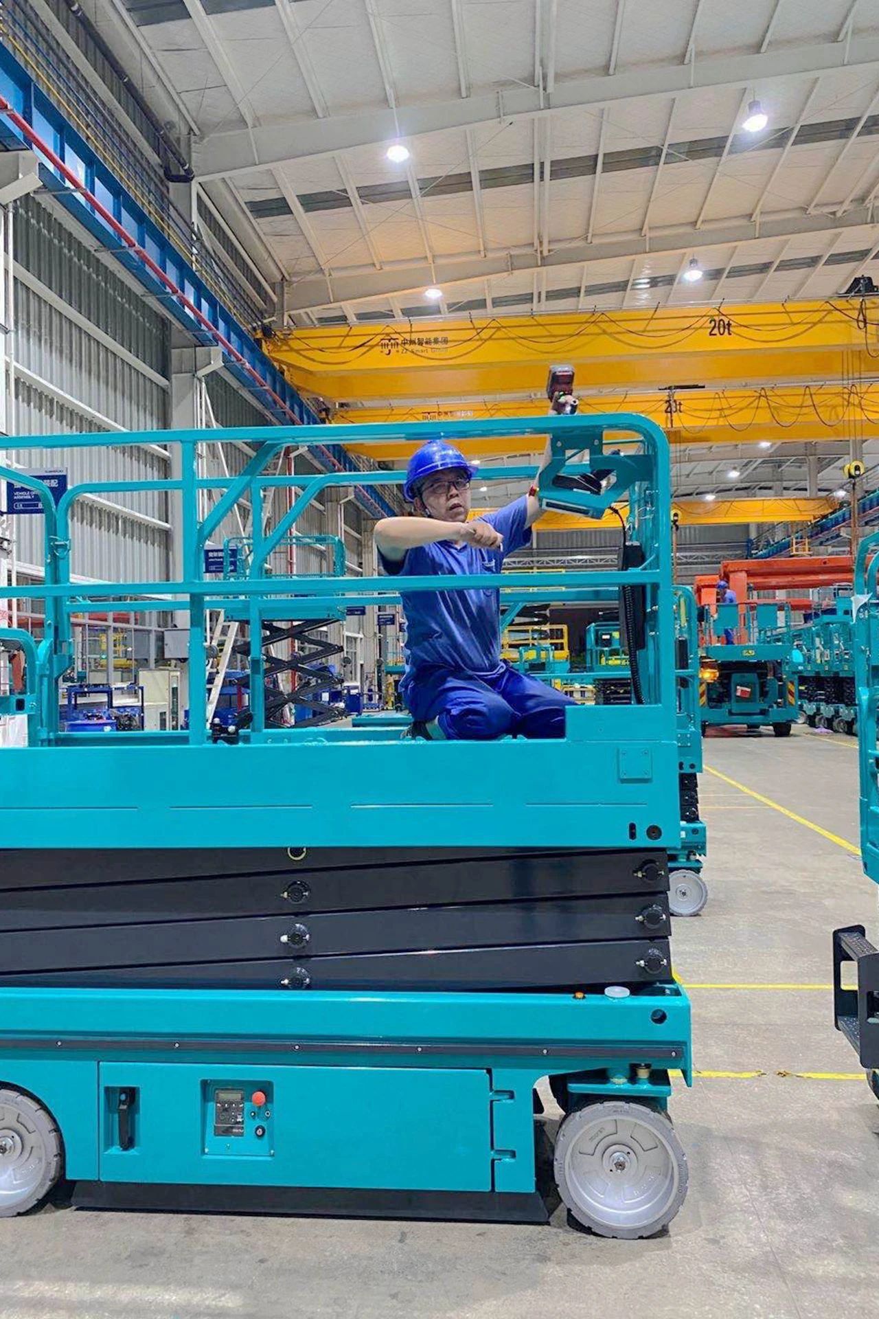 龙8头号玩家智能“蓝精灵”们在通俗岗位的坚守与贡献