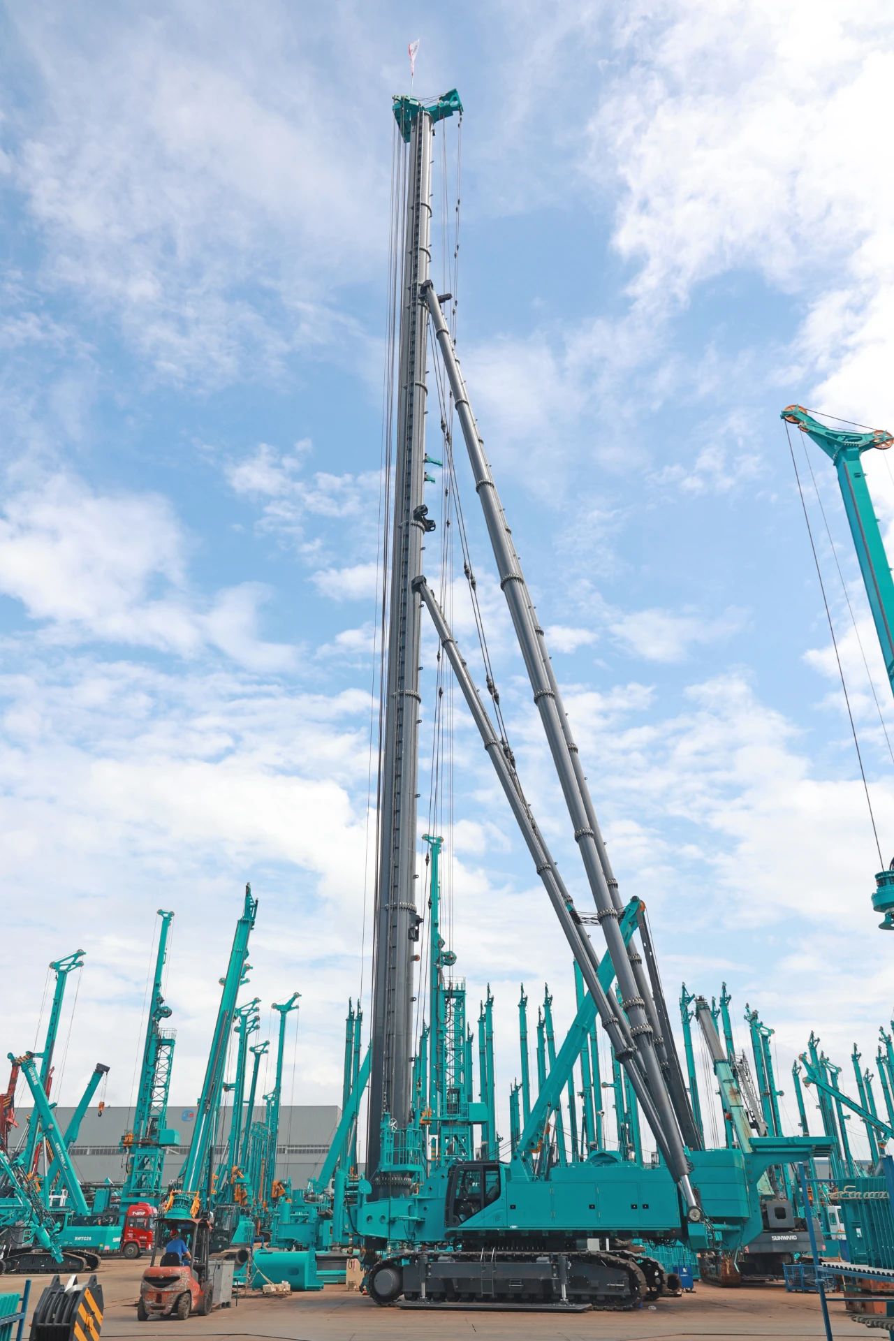 新品来了！看龙8头号玩家智能超等桩架怎样⊙∪”操胜券