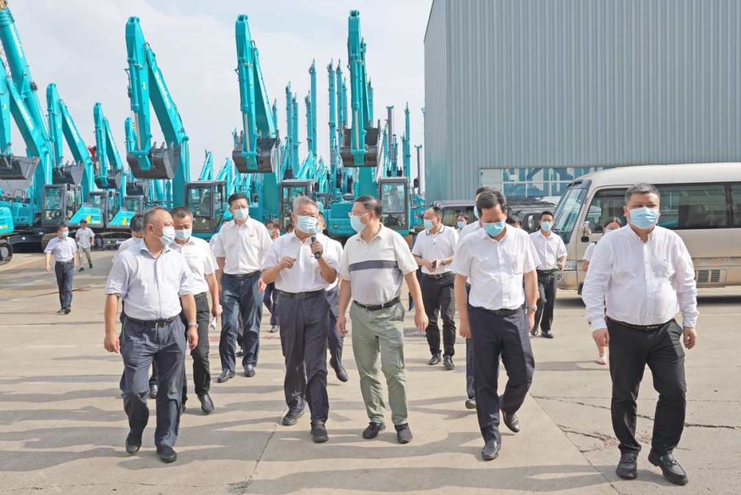 湖南省委常委、省委秘书长张剑飞一行调研龙8头号玩家智能