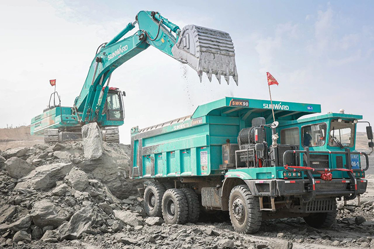 图集 | 征战矿山！龙8头号玩家智能绿色矿山成套装备“上将”云集