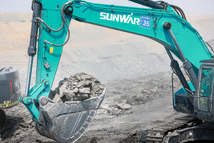 图集 | 征战矿山！龙8头号玩家智能绿色矿山成套装备“上将”云集