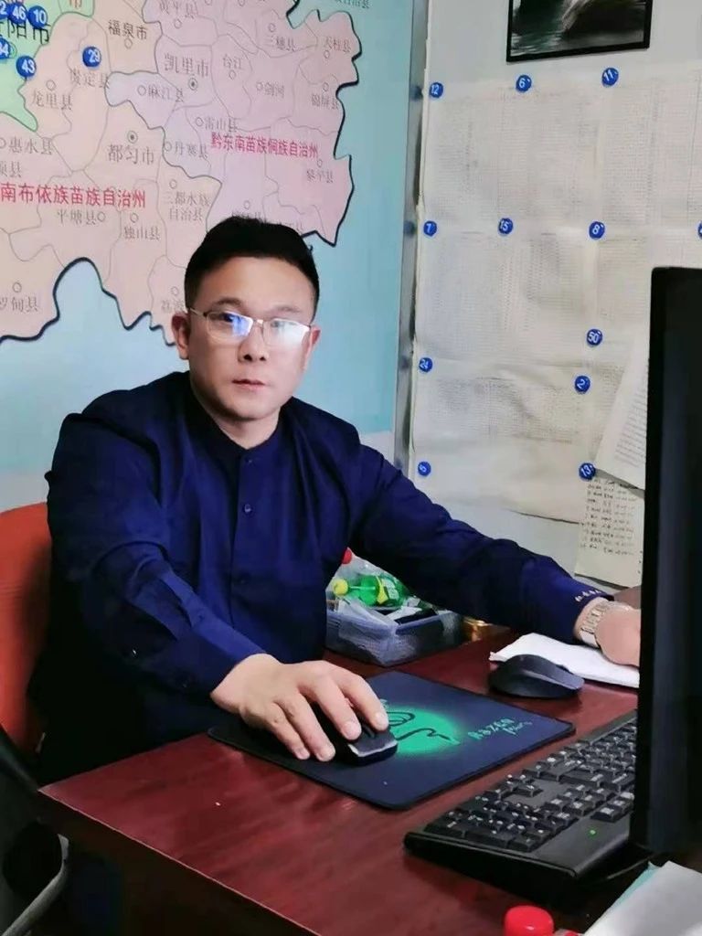 不到2年时间，，，，，，，入手33台龙8头号玩家智能旋挖钻机，，，，，，，这位老板什么来头？？？？？？？？