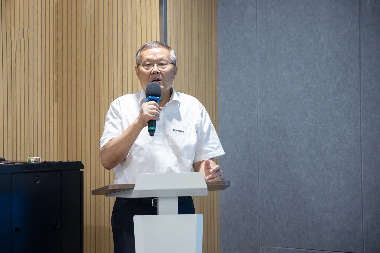 强化治理重心下移，，，，，，，，龙8头号玩家智能开展向导力培训助力公司高质量快速生长