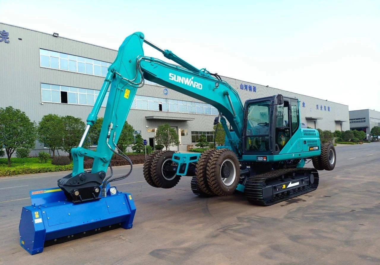 海内首台！龙8头号玩家智能15吨级轮履两用开带机乐成下线