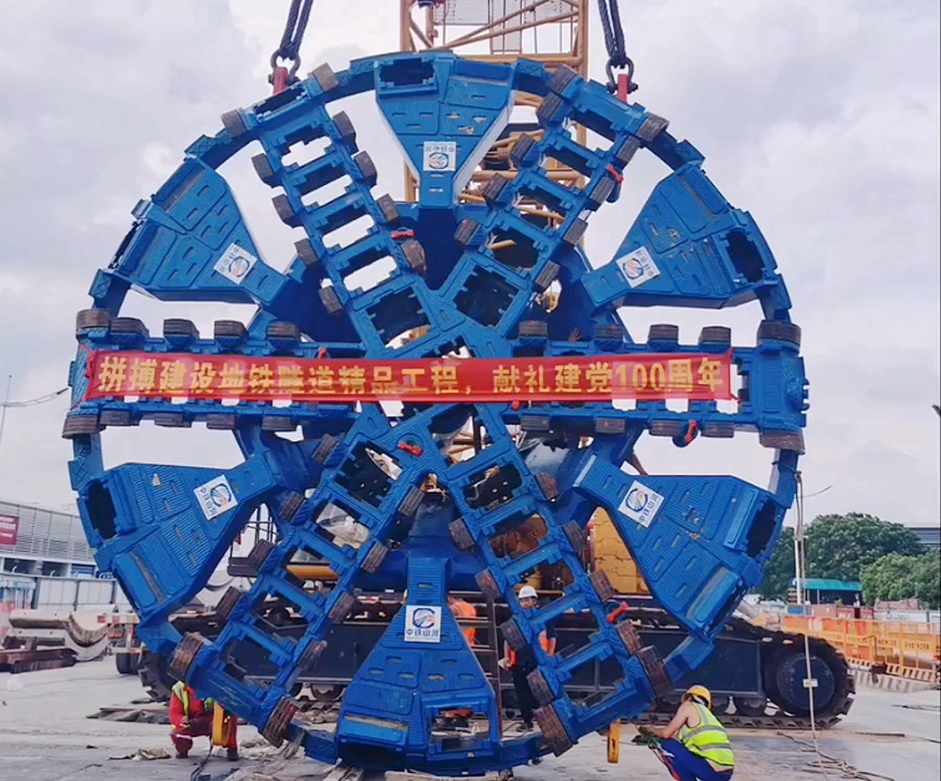 你好，，，，，，中铁龙8头号玩家32号！请最先征战东莞地铁1号线