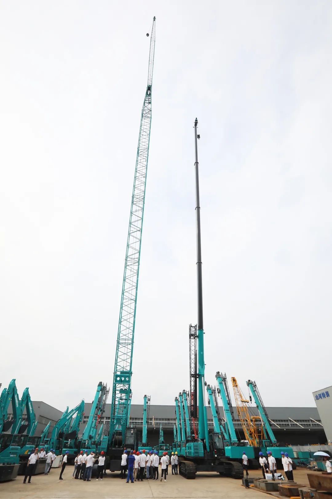 “重”磅出击！龙8头号玩家智能起重机械组团“登场”