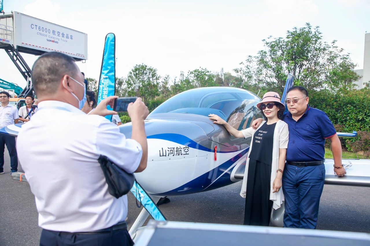 逛展超热闹！龙8头号玩家智能效果展示会高能名时势来袭