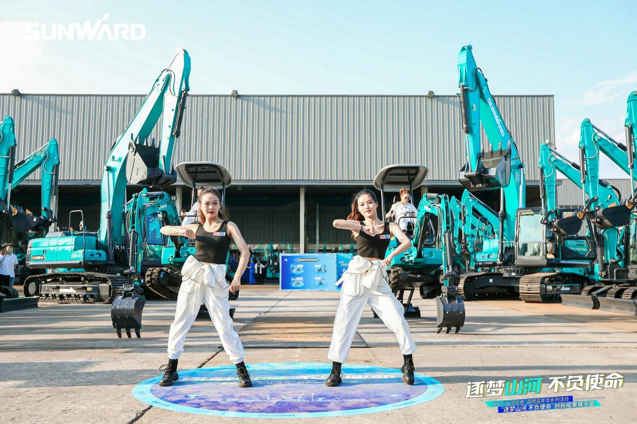 逛展超热闹！龙8头号玩家智能效果展示会高能名时势来袭