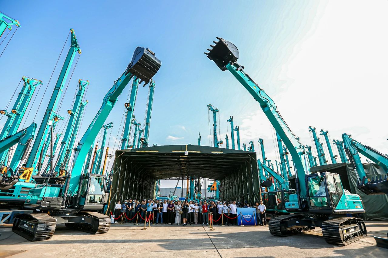 逛展超热闹！龙8头号玩家智能效果展示会高能名时势来袭