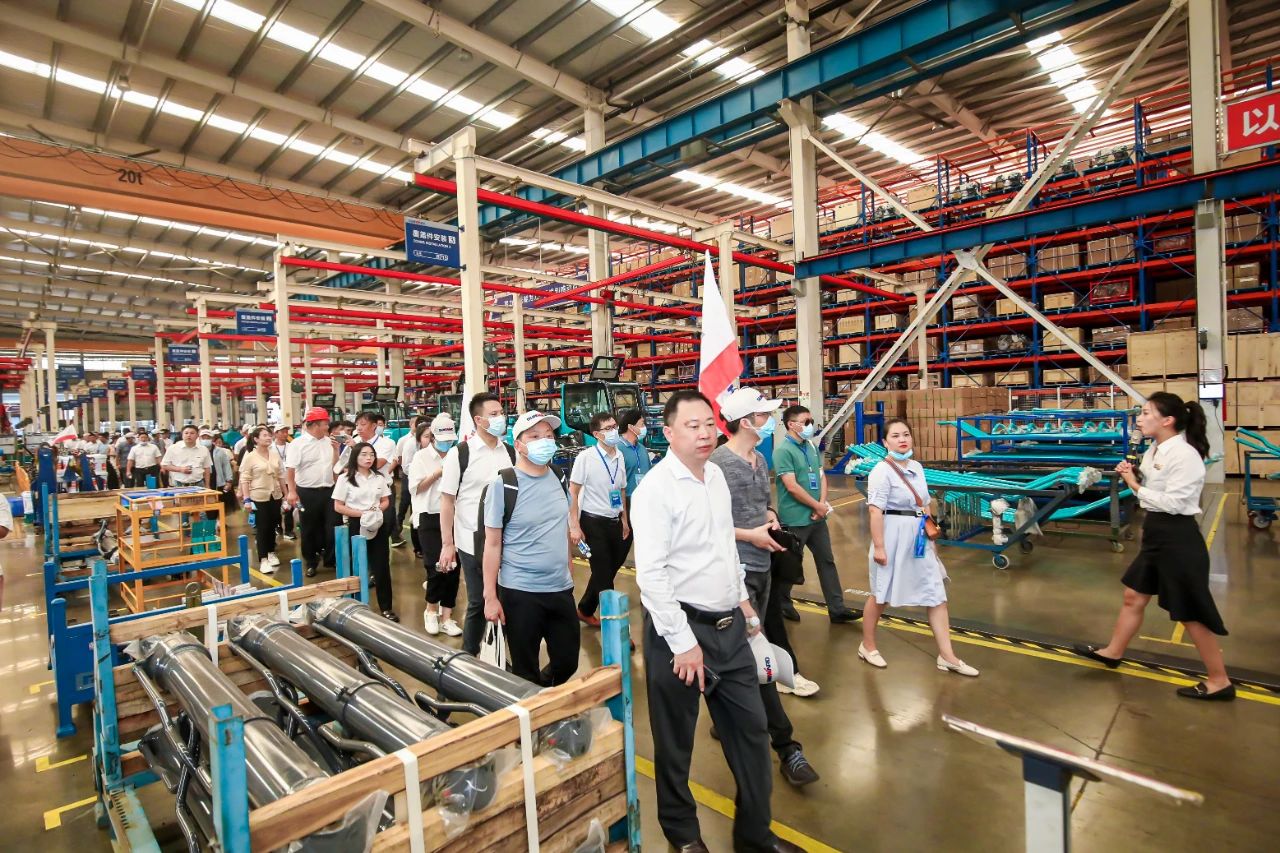 逛展超热闹！龙8头号玩家智能效果展示会高能名时势来袭