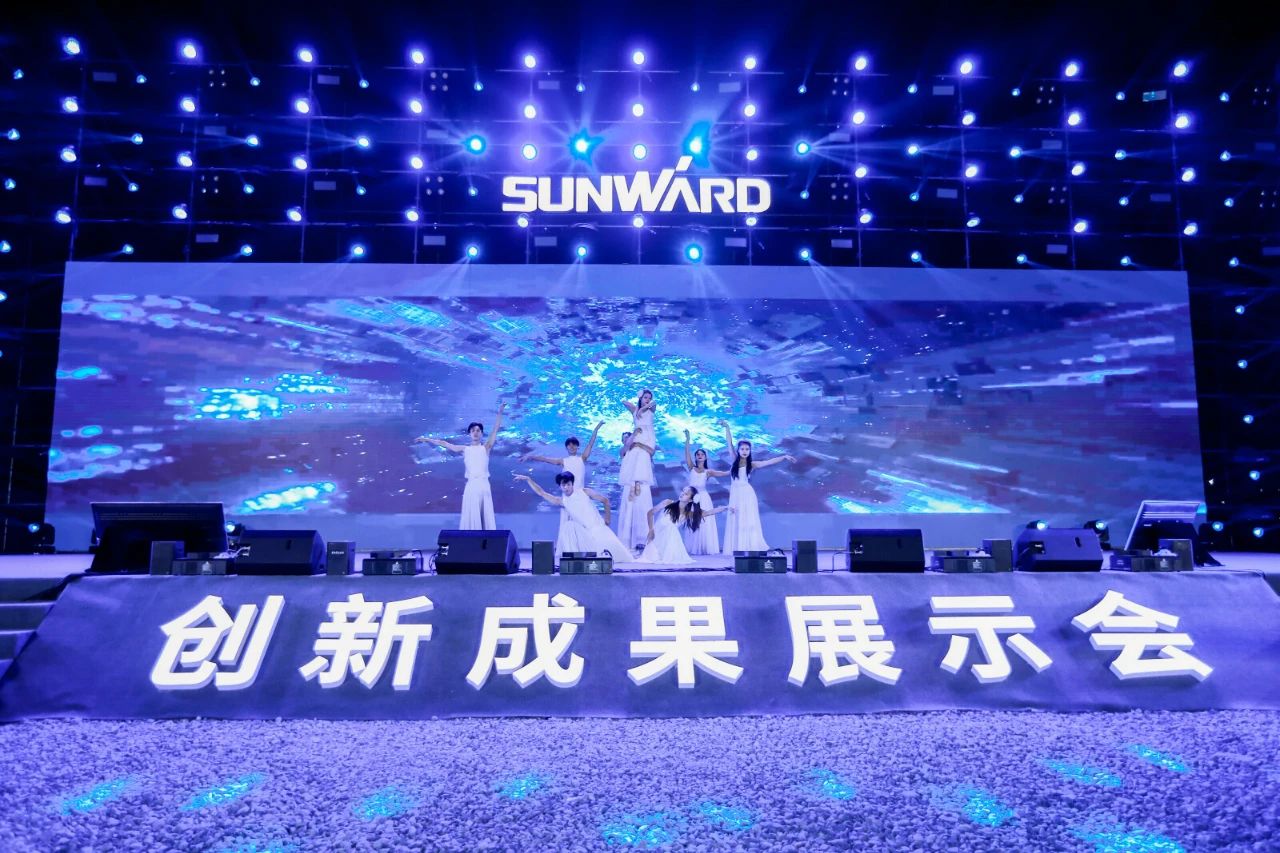 逛展超热闹！龙8头号玩家智能效果展示会高能名时势来袭