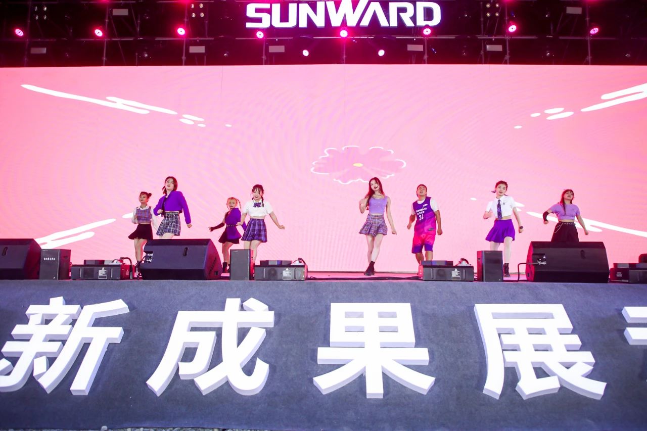 逛展超热闹！龙8头号玩家智能效果展示会高能名时势来袭