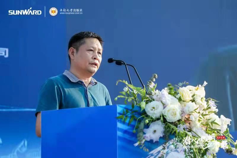 《何清华潜心机械五十年》新书宣布，，，，，，，背后尚有这些故事