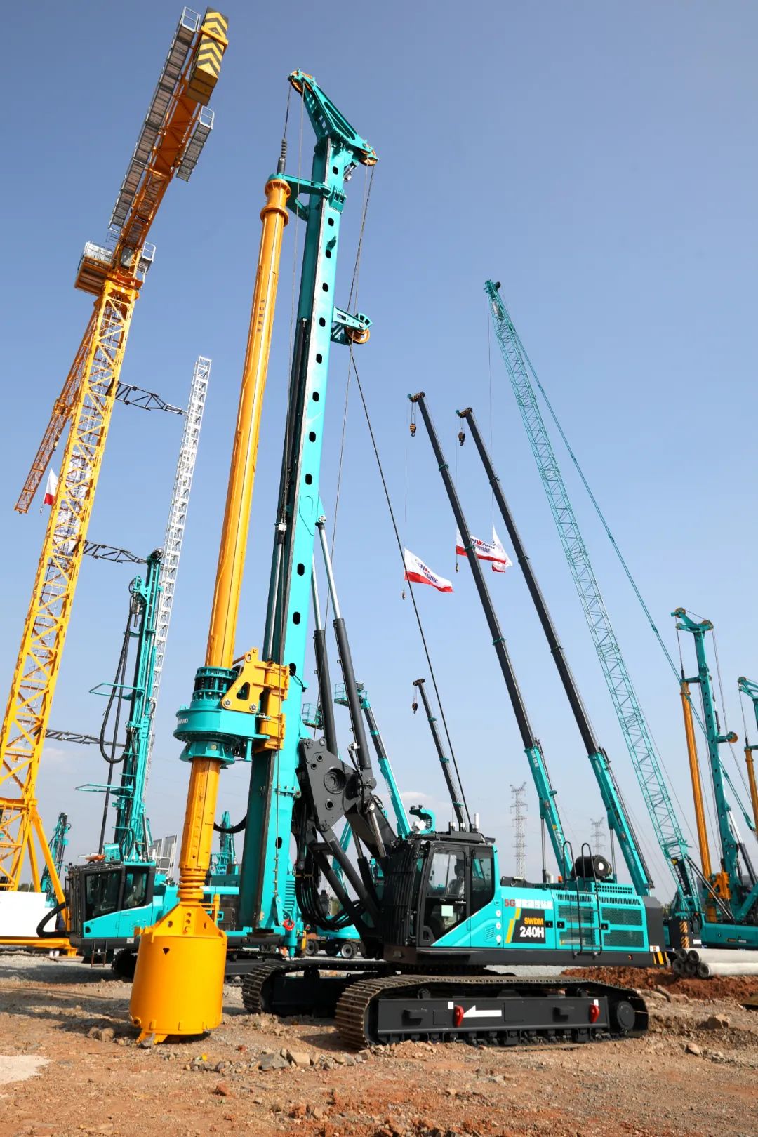 立异引领，，，，，，，龙8头号玩家智能地下工程装备再出佳品