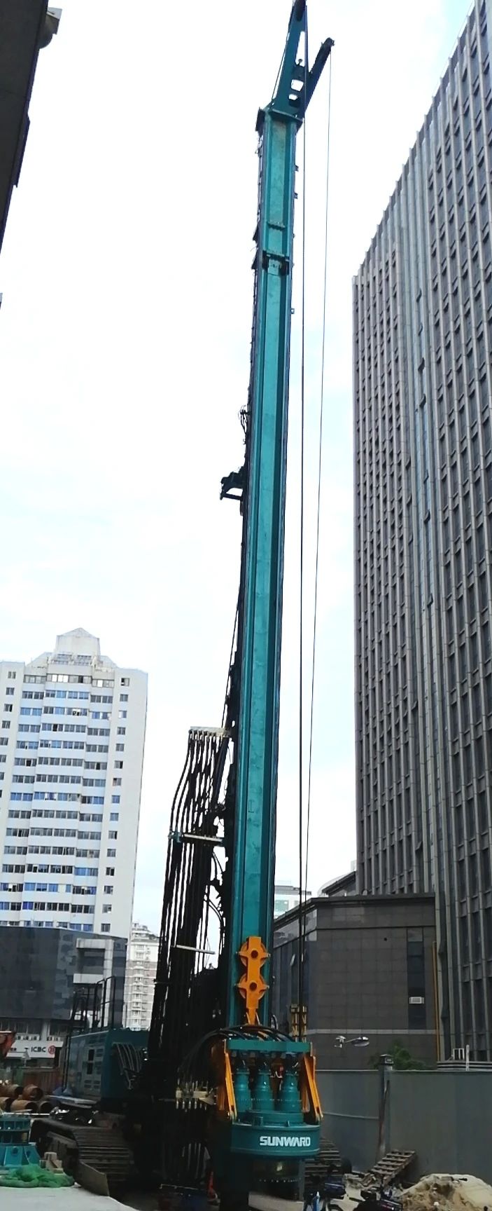 立异引领，，，，，，，龙8头号玩家智能地下工程装备再出佳品