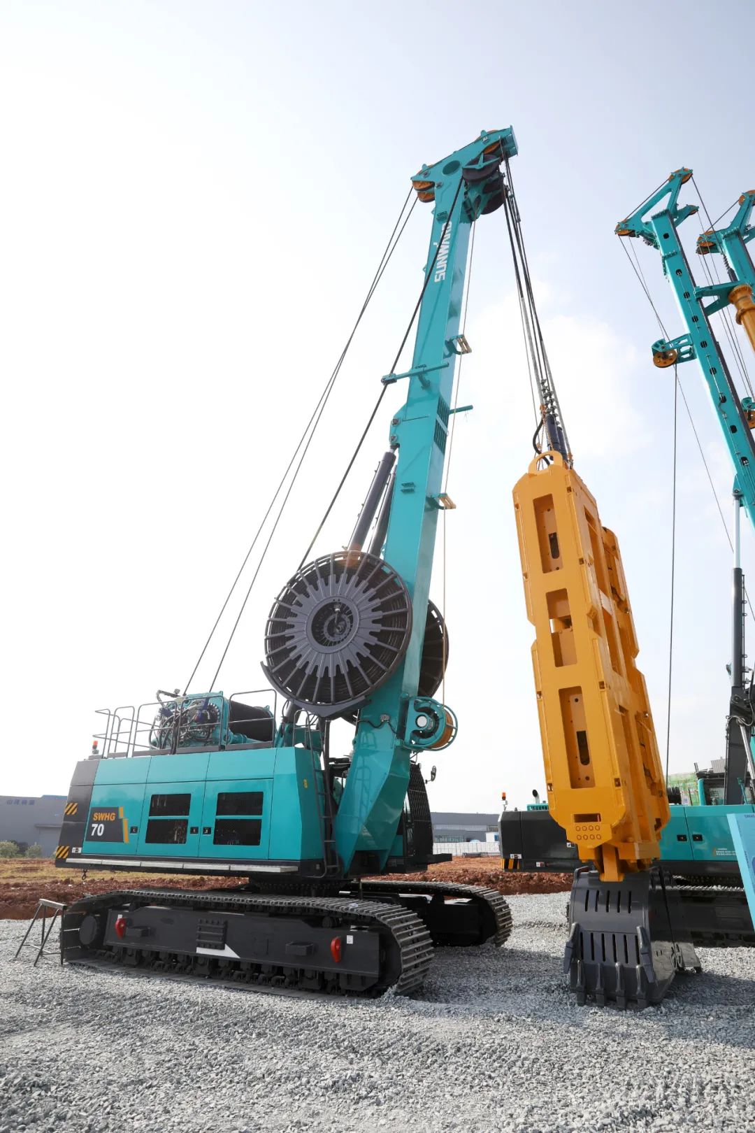 立异引领，，，，，，，龙8头号玩家智能地下工程装备再出佳品