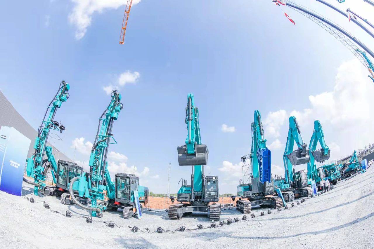 龙8头号玩家智能何清华：立异驱动 数字赋能，，，，，助推制造业数字化转型