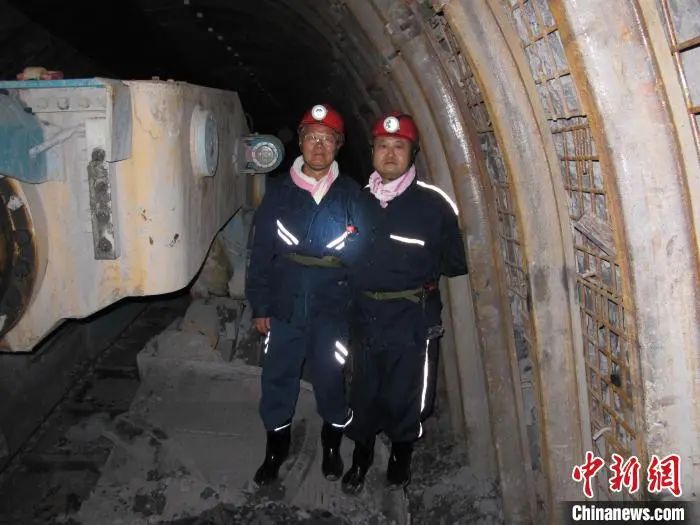 媒体聚焦 | 中新社专访——龙8头号玩家智能首创人何清华：向着太阳奔驰的筑梦人