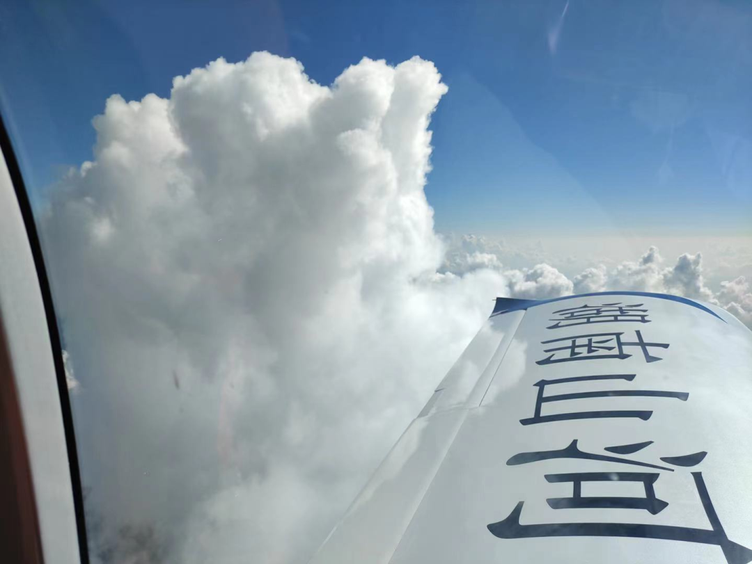 4小时，，，，，，720公里，，，，，，龙8头号玩家阿若拉飞到珠海在第13届中国航展等你