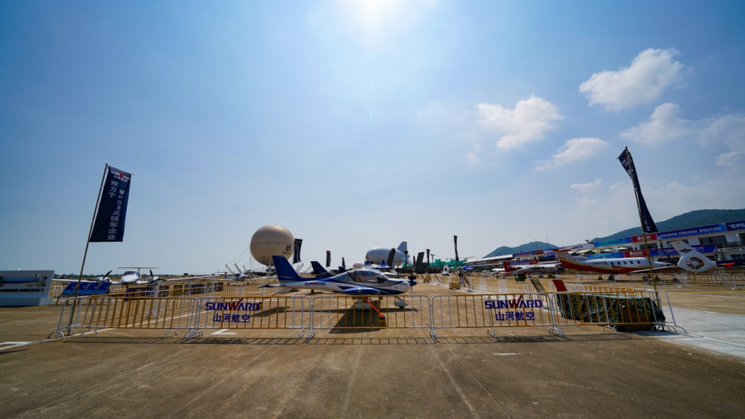 新机、航行演出…2021中国航展龙8头号玩家航空秀给你看