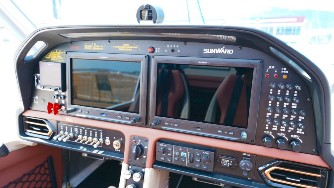 新机、航行演出…2021中国航展龙8头号玩家航空秀给你看