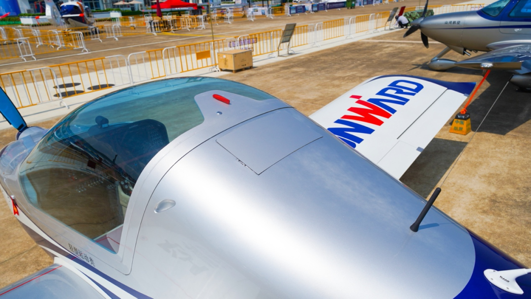 新机、航行演出…2021中国航展龙8头号玩家航空秀给你看