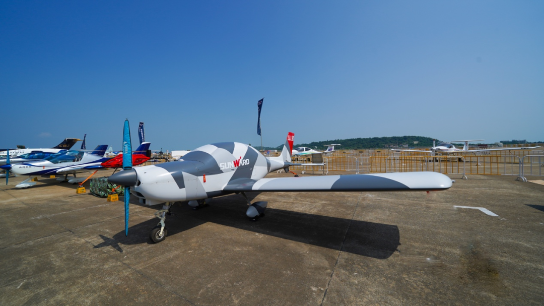 新机、航行演出…2021中国航展龙8头号玩家航空秀给你看