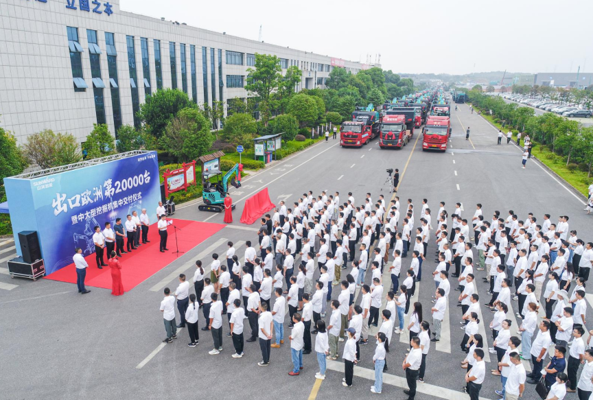 里程碑！龙8头号玩家智能出口欧洲第20000台暨大型挖掘机批量交付仪式乐成举行