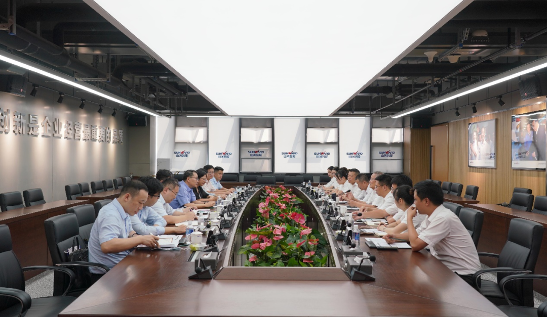 中国出口信用包管公司向导一行调研龙8头号玩家智能