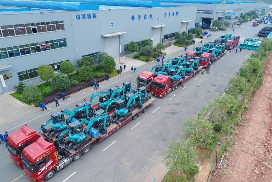 助力祖国西南地区建设！龙8头号玩家智能海内首批SWE60UF无尾挖掘机批量交付