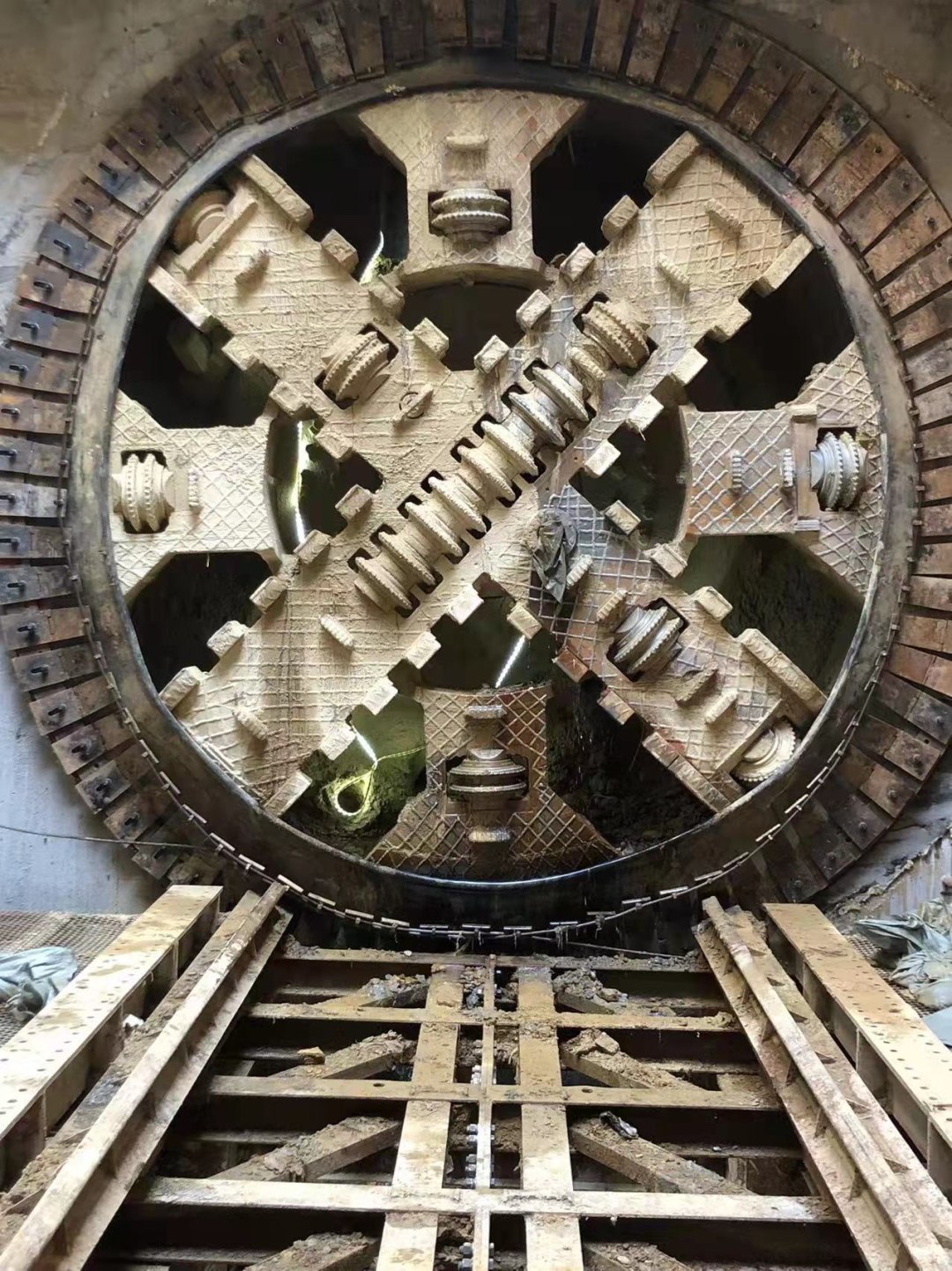 历时424天，，，，，，，，创下最高纪录！万家丽快速化刷新北延线（含电力隧道）全线意会