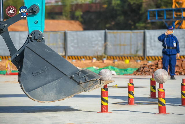 救援大比拼！龙8头号玩家智能应抢救援队出战湖南省第三届应抢救援手艺竞赛