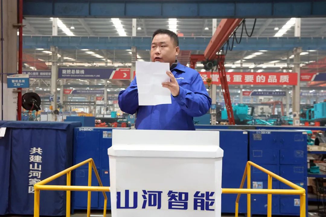 向模范学习！龙8头号玩家智能56名职工受到职工职业手艺竞赛表扬