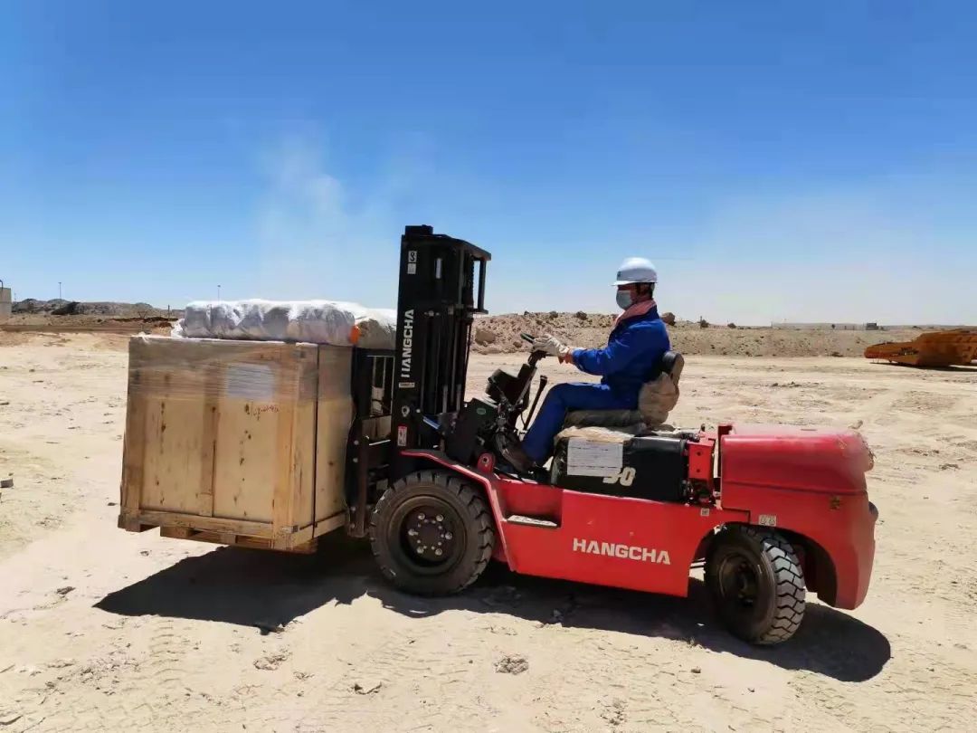 疫情当下，，，，，逆行非洲——龙8头号玩家智能凿岩装备团队外洋效劳纪实