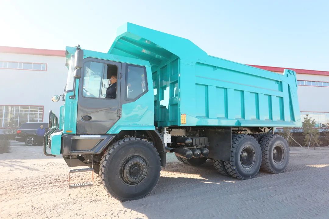 一连助力“双碳”目的！龙8头号玩家智能（鄂尔多斯）绿色智慧矿山研究院正式建设