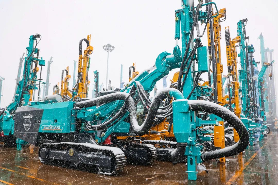 瑞雪兆有年，，，，，邀您共赏雪中龙8头号玩家！