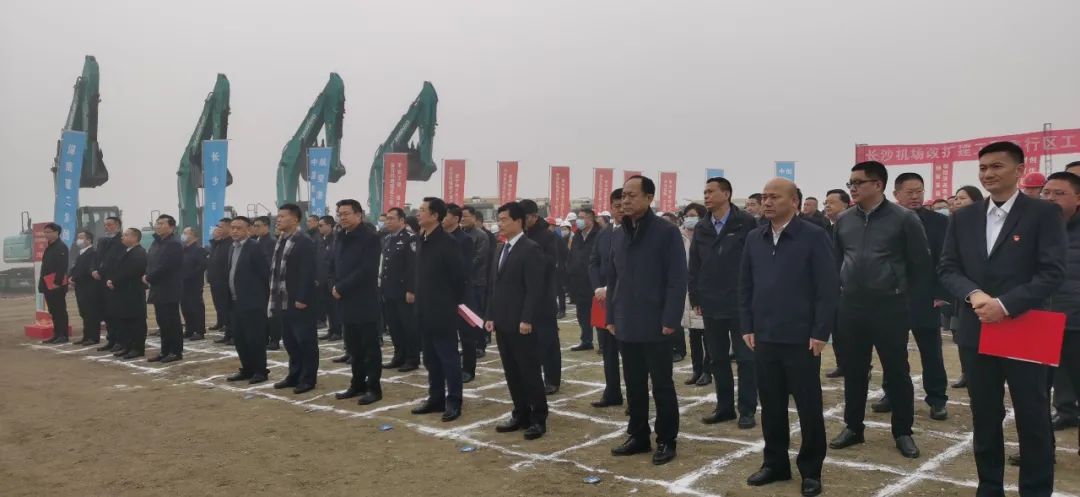 “龙8头号玩家绿”精彩亮相！龙8头号玩家智能装备周全助力长沙机场改扩建项目