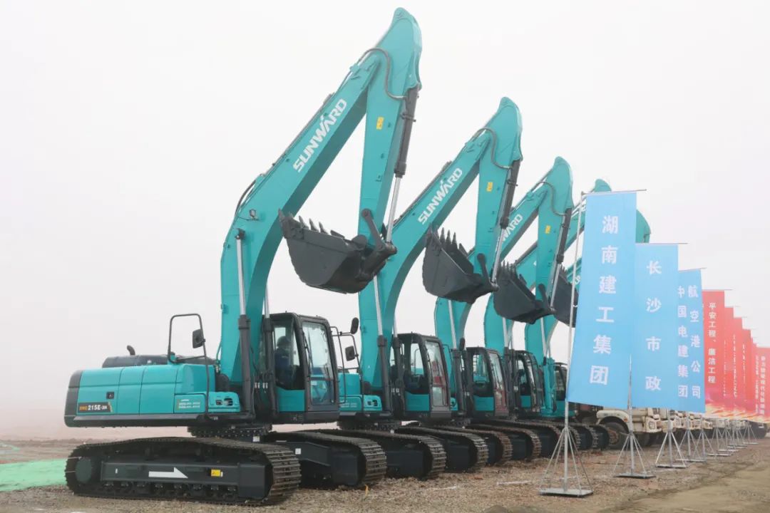 “龙8头号玩家绿”精彩亮相！龙8头号玩家智能装备周全助力长沙机场改扩建项目