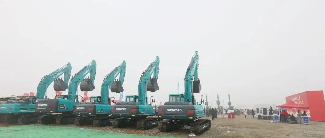 “龙8头号玩家绿”精彩亮相！龙8头号玩家智能装备周全助力长沙机场改扩建项目