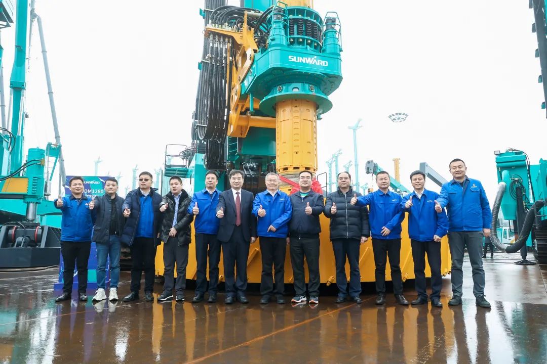 多款产品问鼎天下之最！龙8头号玩家智能地下工程装备全球宣布会乐成举行