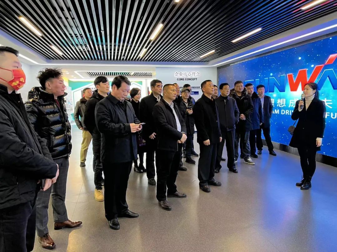 湖南异地商会联合会组织外洋湘商来访龙8头号玩家智能