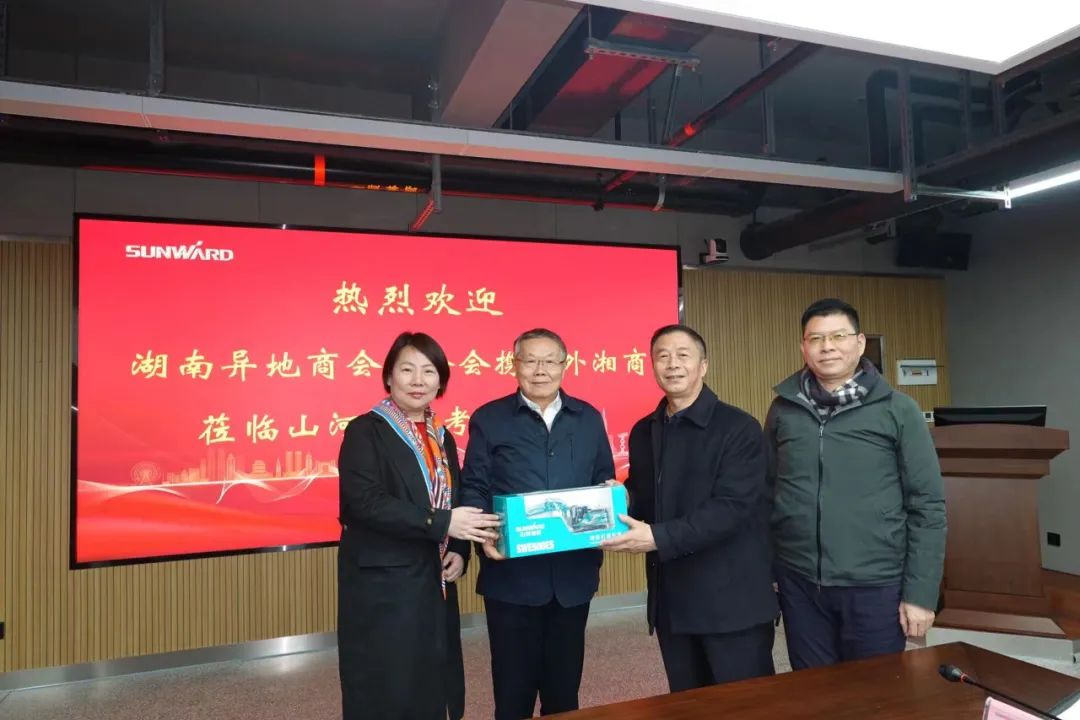 湖南异地商会联合会组织外洋湘商来访龙8头号玩家智能