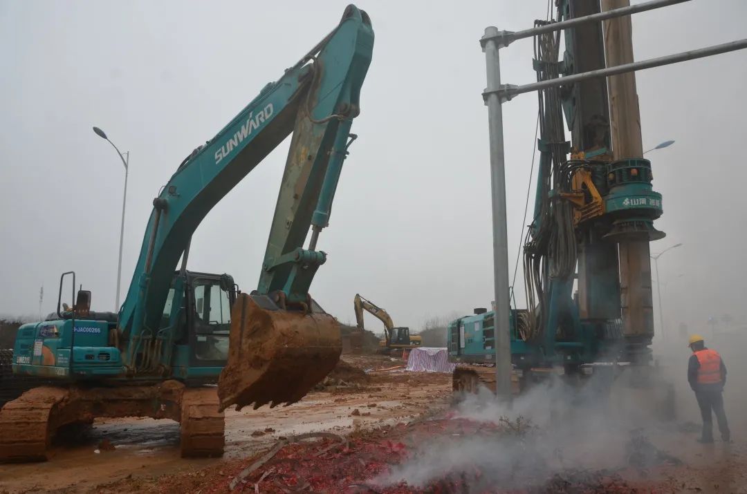 铆足“虎”劲加油干！龙8头号玩家智能掀起复工复产热潮