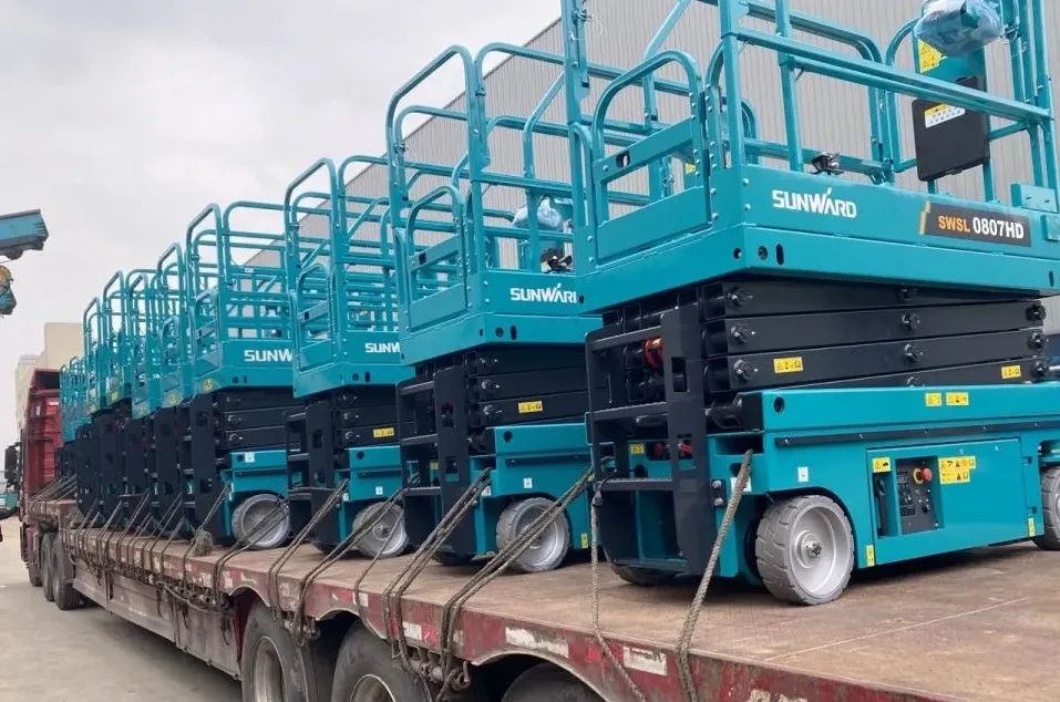 创下单日最高发货量纪录！龙8头号玩家高机装备集中发货