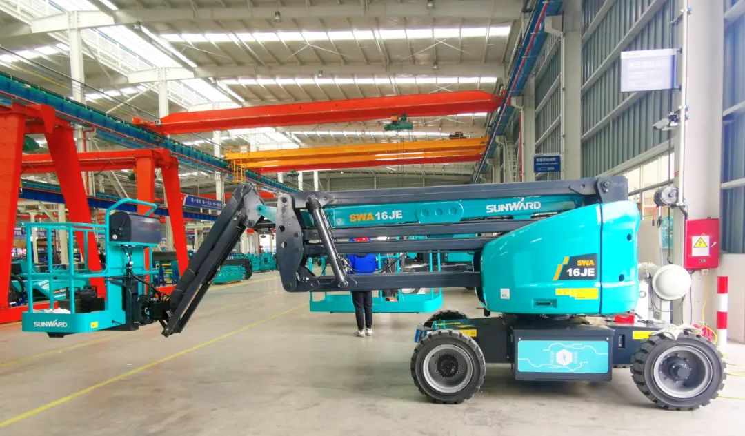 勇闯蓝海！龙8头号玩家智能两款臂式高空作业平台正式“出道”