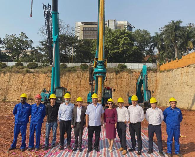 助力乌干达第一住宅高楼建设！龙8头号玩家智能再次出征非洲市场