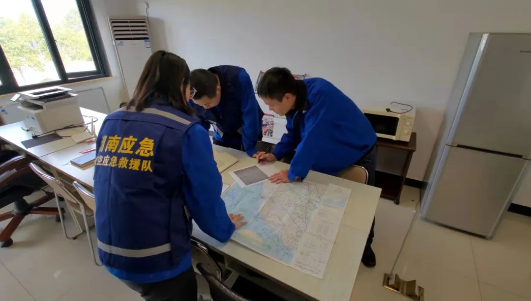 火情就是下令！湖南航空应抢救援队龙8头号玩家机组展现“龙8头号玩家速率”